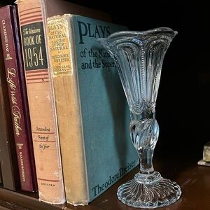 🤑🤑Antique Pressed glass bud vase from the US Glass Company of Pittsburg PA